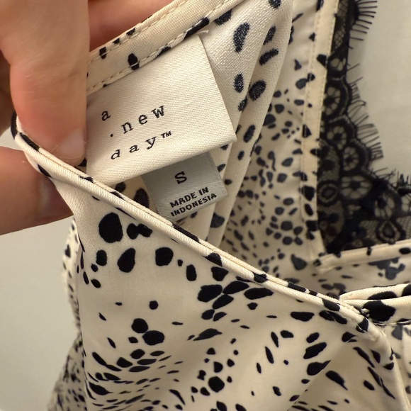 Polka dot/animal print lace trim midi dress w/ slit - Picture 5 of 5